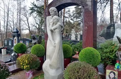 Оригинальное надгробье для супружеской пары